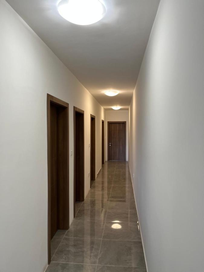 3 Bedroom Apartment - Walking Distance From Airport Gudja Extérieur photo