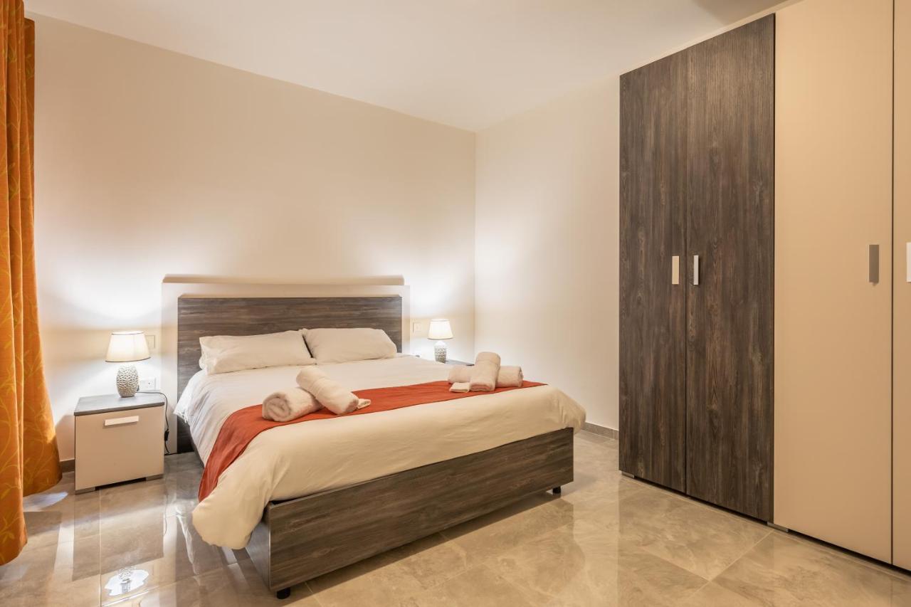 3 Bedroom Apartment - Walking Distance From Airport Gudja Extérieur photo